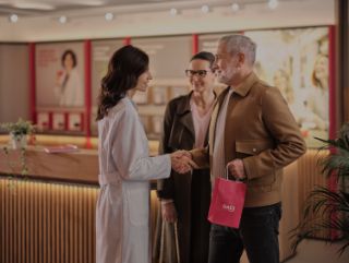 cliente en centro auditivo gaes